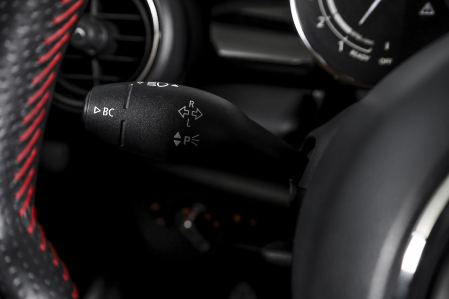 MINI Mini 1.5 Cooper Classic - Automaat Orig. NL | John Cooper Works Pakket | S/K Panodak | Dig.Cockpit | Cruise | PDC | Stoelverw. | ECC | NAV + App.Connect | LM 17" |