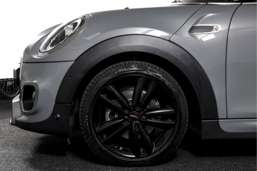 MINI Mini 1.5 Cooper Classic - Automaat Orig. NL | John Cooper Works Pakket | S/K Panodak | Dig.Cockpit | Cruise | PDC | Stoelverw. | ECC | NAV + App.Connect | LM 17" |