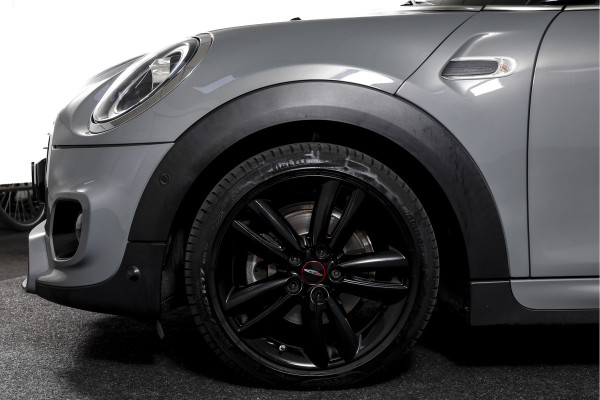 MINI Mini 1.5 Cooper Classic - Automaat Orig. NL | John Cooper Works Pakket | S/K Panodak | Dig.Cockpit | Cruise | PDC | Stoelverw. | ECC | NAV + App.Connect | LM 17" |