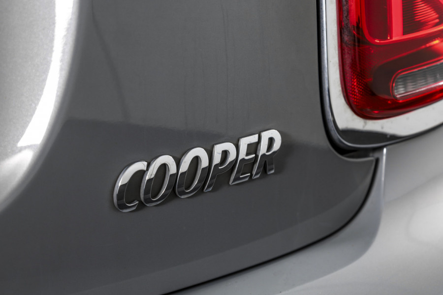 MINI Mini 1.5 Cooper Classic - Automaat Orig. NL | John Cooper Works Pakket | S/K Panodak | Dig.Cockpit | Cruise | PDC | Stoelverw. | ECC | NAV + App.Connect | LM 17" |