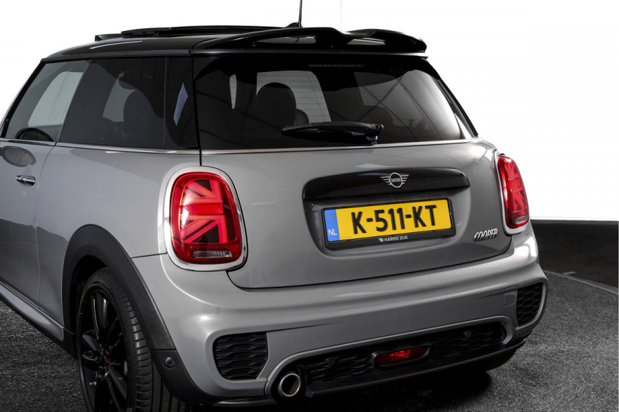 MINI Mini 1.5 Cooper Classic - Automaat Orig. NL | John Cooper Works Pakket | S/K Panodak | Dig.Cockpit | Cruise | PDC | Stoelverw. | ECC | NAV + App.Connect | LM 17" |