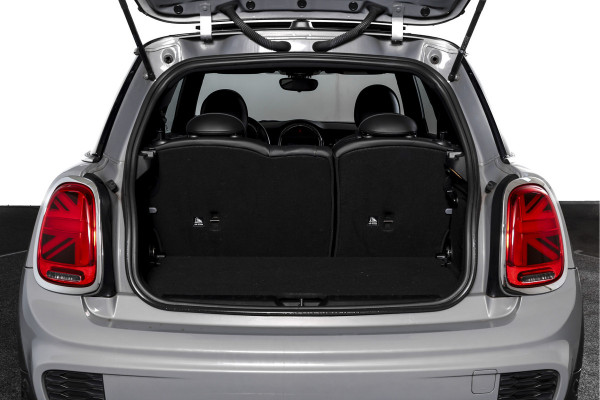 MINI Mini 1.5 Cooper Classic - Automaat Orig. NL | John Cooper Works Pakket | S/K Panodak | Dig.Cockpit | Cruise | PDC | Stoelverw. | ECC | NAV + App.Connect | LM 17" |