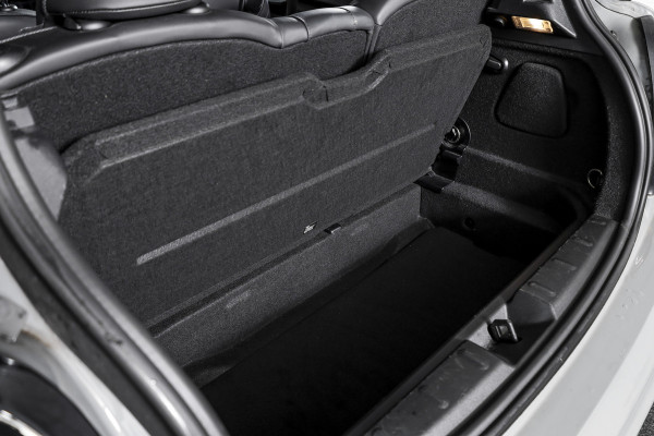 MINI Mini 1.5 Cooper Classic - Automaat Orig. NL | John Cooper Works Pakket | S/K Panodak | Dig.Cockpit | Cruise | PDC | Stoelverw. | ECC | NAV + App.Connect | LM 17" |