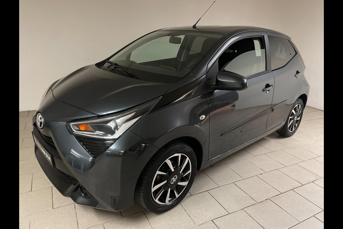 Toyota Aygo 1.0 VVT-i x-play AIRCO NAVI VIA APP BLUETOOTH ELEK RAMEN CENT VERG VELGEN 5DRS PRIVACYGLAS NIEUWSTAAT