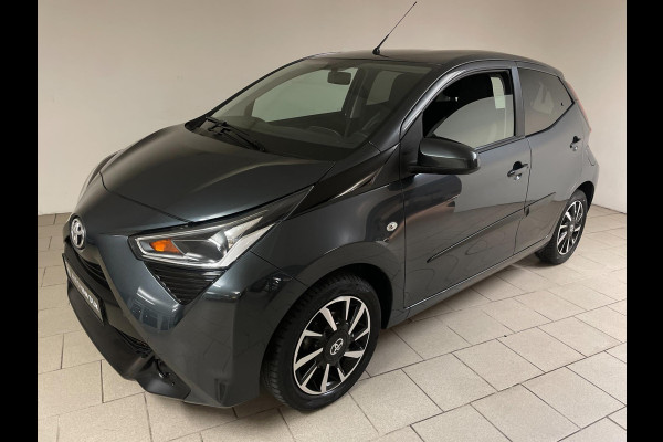 Toyota Aygo 1.0 VVT-i x-play AIRCO NAVI VIA APP BLUETOOTH ELEK RAMEN CENT VERG VELGEN 5DRS PRIVACYGLAS NIEUWSTAAT