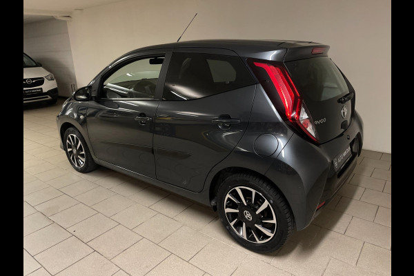 Toyota Aygo 1.0 VVT-i x-play AIRCO NAVI VIA APP BLUETOOTH ELEK RAMEN CENT VERG VELGEN 5DRS PRIVACYGLAS NIEUWSTAAT