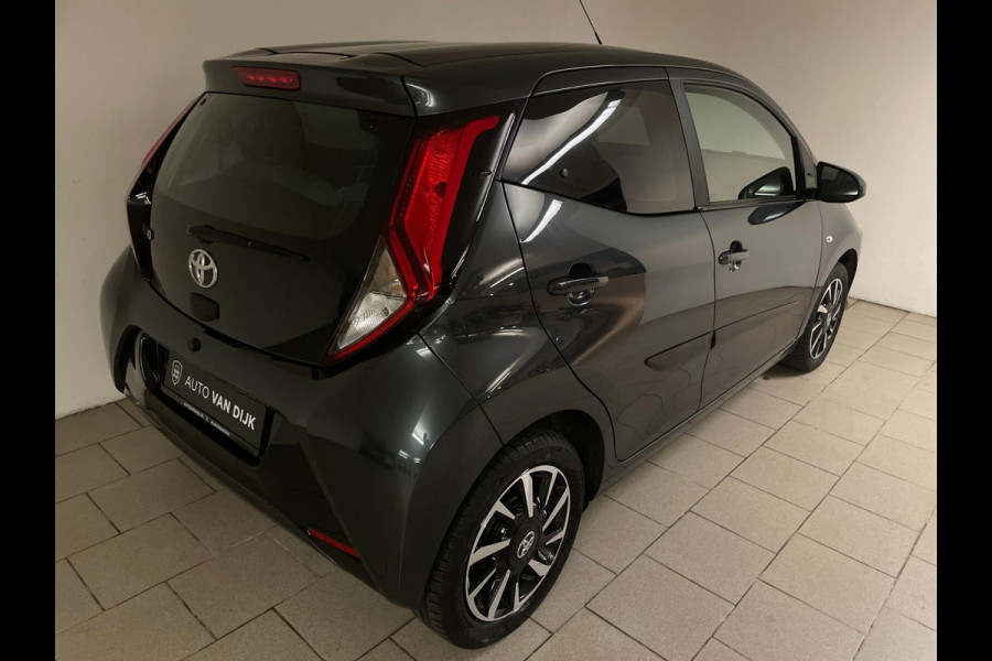 Toyota Aygo 1.0 VVT-i x-play AIRCO NAVI VIA APP BLUETOOTH ELEK RAMEN CENT VERG VELGEN 5DRS PRIVACYGLAS NIEUWSTAAT