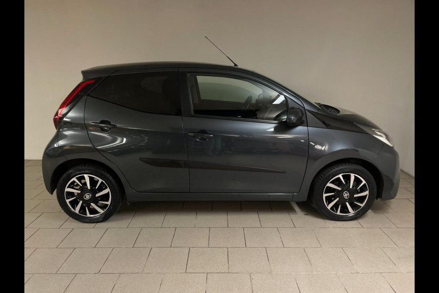 Toyota Aygo 1.0 VVT-i x-play AIRCO NAVI VIA APP BLUETOOTH ELEK RAMEN CENT VERG VELGEN 5DRS PRIVACYGLAS NIEUWSTAAT