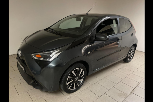 Toyota Aygo 1.0 VVT-i x-play AIRCO NAVI VIA APP BLUETOOTH ELEK RAMEN CENT VERG VELGEN 5DRS PRIVACYGLAS NIEUWSTAAT
