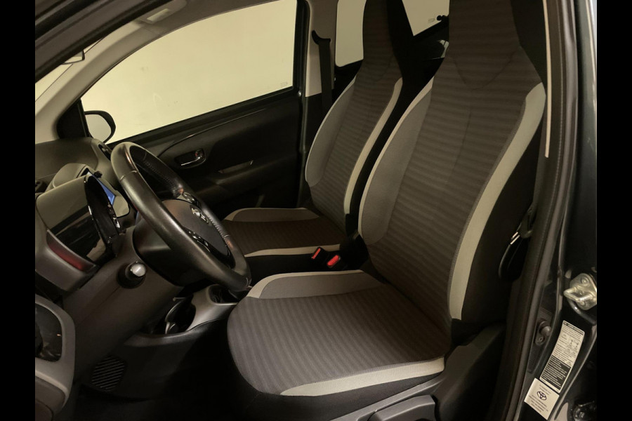 Toyota Aygo 1.0 VVT-i x-play AIRCO NAVI VIA APP BLUETOOTH ELEK RAMEN CENT VERG VELGEN 5DRS PRIVACYGLAS NIEUWSTAAT