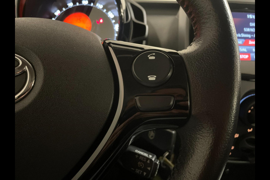 Toyota Aygo 1.0 VVT-i x-play AIRCO NAVI VIA APP BLUETOOTH ELEK RAMEN CENT VERG VELGEN 5DRS PRIVACYGLAS NIEUWSTAAT