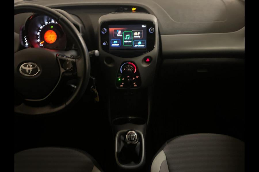 Toyota Aygo 1.0 VVT-i x-play AIRCO NAVI VIA APP BLUETOOTH ELEK RAMEN CENT VERG VELGEN 5DRS PRIVACYGLAS NIEUWSTAAT