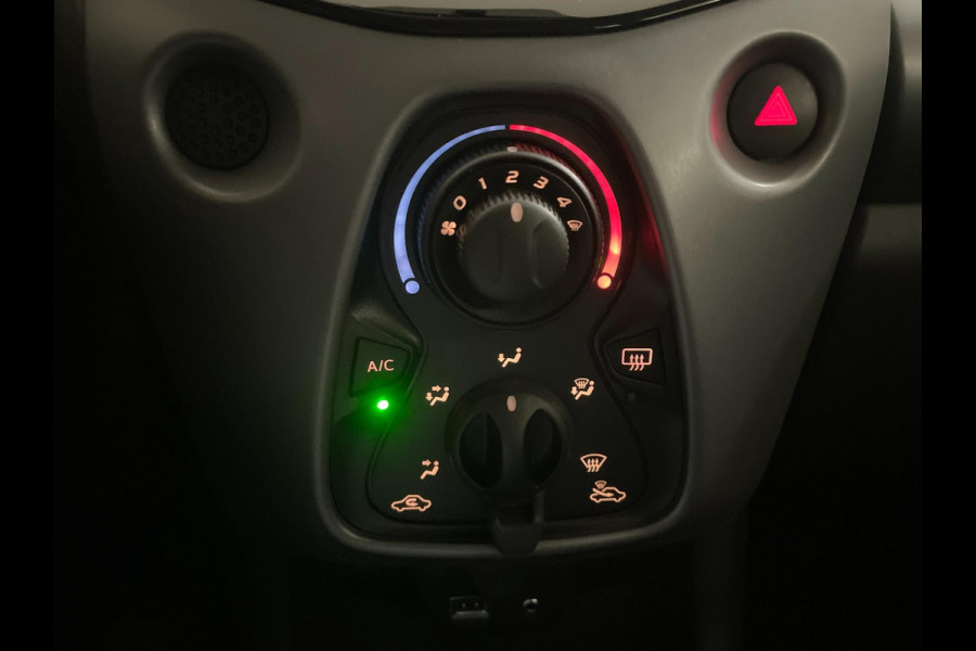 Toyota Aygo 1.0 VVT-i x-play AIRCO NAVI VIA APP BLUETOOTH ELEK RAMEN CENT VERG VELGEN 5DRS PRIVACYGLAS NIEUWSTAAT