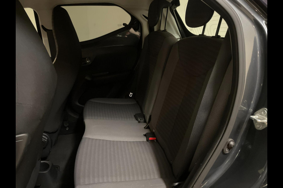 Toyota Aygo 1.0 VVT-i x-play AIRCO NAVI VIA APP BLUETOOTH ELEK RAMEN CENT VERG VELGEN 5DRS PRIVACYGLAS NIEUWSTAAT