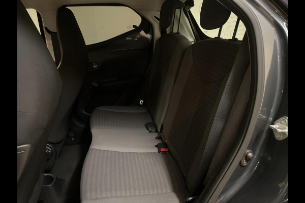 Toyota Aygo 1.0 VVT-i x-play AIRCO NAVI VIA APP BLUETOOTH ELEK RAMEN CENT VERG VELGEN 5DRS PRIVACYGLAS NIEUWSTAAT