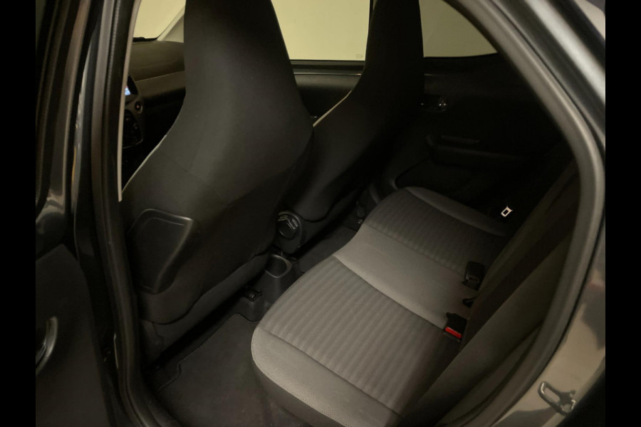 Toyota Aygo 1.0 VVT-i x-play AIRCO NAVI VIA APP BLUETOOTH ELEK RAMEN CENT VERG VELGEN 5DRS PRIVACYGLAS NIEUWSTAAT