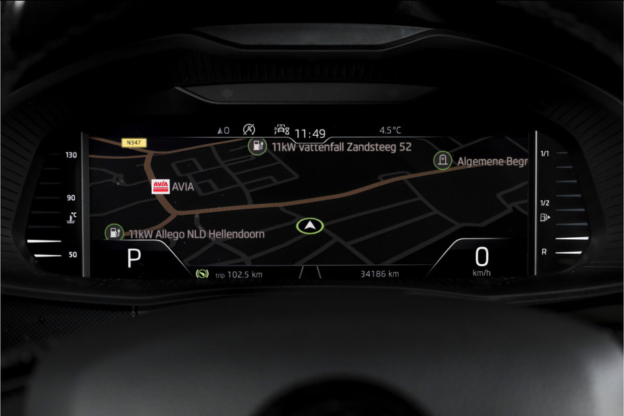 Škoda Kamiq 1.0 TSI 115 PK Sport Business - Automaat | Pano | Dig. Cockpit | Adapt. Cruise | Stoelverw. | PDC | Camera | NAV + App. Connect | ECC | Elek. Klep | Elek. Trekhaak | LM 18" |