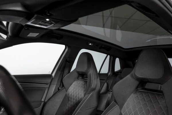 Škoda Kamiq 1.0 TSI 115 PK Sport Business - Automaat | Pano | Dig. Cockpit | Adapt. Cruise | Stoelverw. | PDC | Camera | NAV + App. Connect | ECC | Elek. Klep | Elek. Trekhaak | LM 18" |