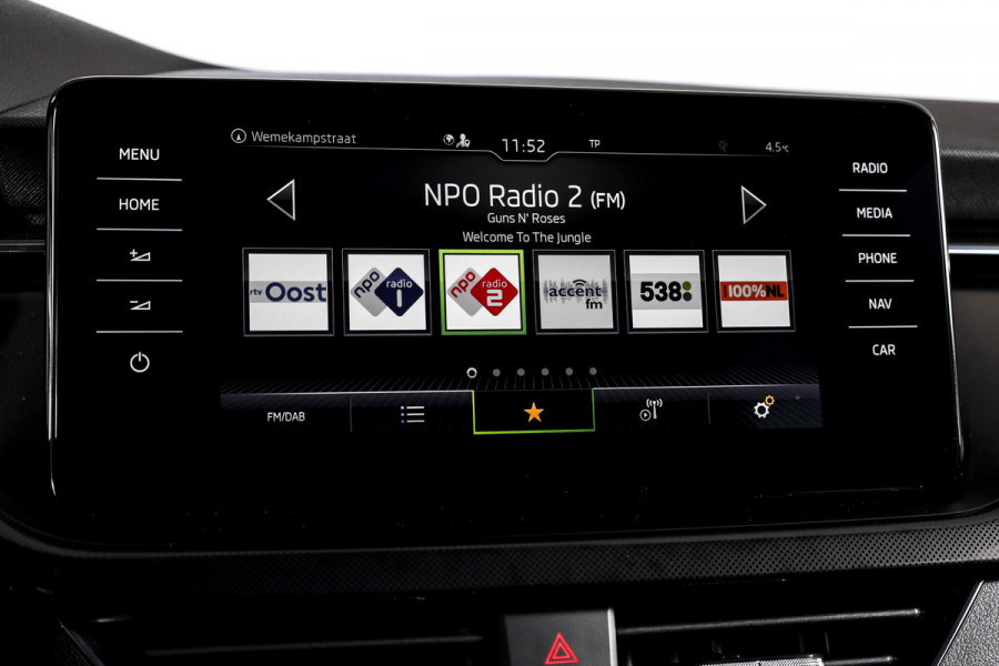 Škoda Kamiq 1.0 TSI 115 PK Sport Business - Automaat | Pano | Dig. Cockpit | Adapt. Cruise | Stoelverw. | PDC | Camera | NAV + App. Connect | ECC | Elek. Klep | Elek. Trekhaak | LM 18" |