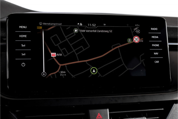 Škoda Kamiq 1.0 TSI 115 PK Sport Business - Automaat | Pano | Dig. Cockpit | Adapt. Cruise | Stoelverw. | PDC | Camera | NAV + App. Connect | ECC | Elek. Klep | Elek. Trekhaak | LM 18" |