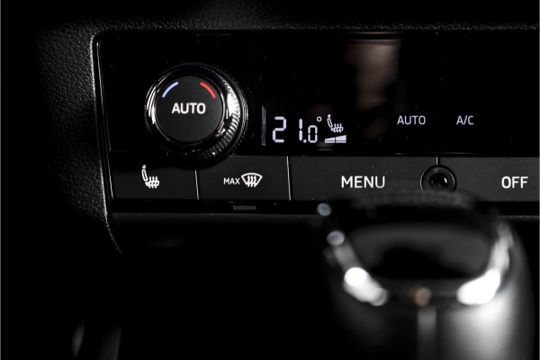 Škoda Kamiq 1.0 TSI 115 PK Sport Business - Automaat | Pano | Dig. Cockpit | Adapt. Cruise | Stoelverw. | PDC | Camera | NAV + App. Connect | ECC | Elek. Klep | Elek. Trekhaak | LM 18" |