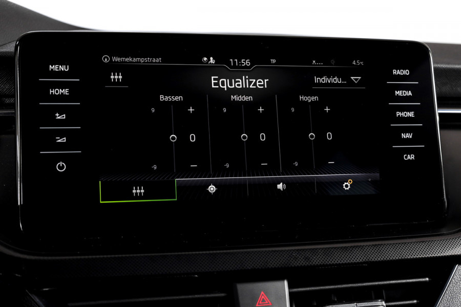 Škoda Kamiq 1.0 TSI 115 PK Sport Business - Automaat | Pano | Dig. Cockpit | Adapt. Cruise | Stoelverw. | PDC | Camera | NAV + App. Connect | ECC | Elek. Klep | Elek. Trekhaak | LM 18" |