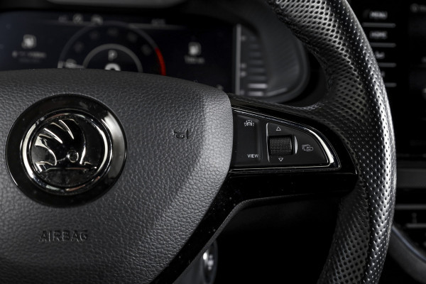 Škoda Kamiq 1.0 TSI 115 PK Sport Business - Automaat | Pano | Dig. Cockpit | Adapt. Cruise | Stoelverw. | PDC | Camera | NAV + App. Connect | ECC | Elek. Klep | Elek. Trekhaak | LM 18" |