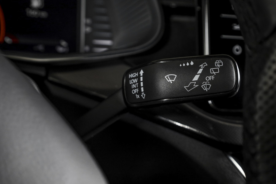 Škoda Kamiq 1.0 TSI 115 PK Sport Business - Automaat | Pano | Dig. Cockpit | Adapt. Cruise | Stoelverw. | PDC | Camera | NAV + App. Connect | ECC | Elek. Klep | Elek. Trekhaak | LM 18" |