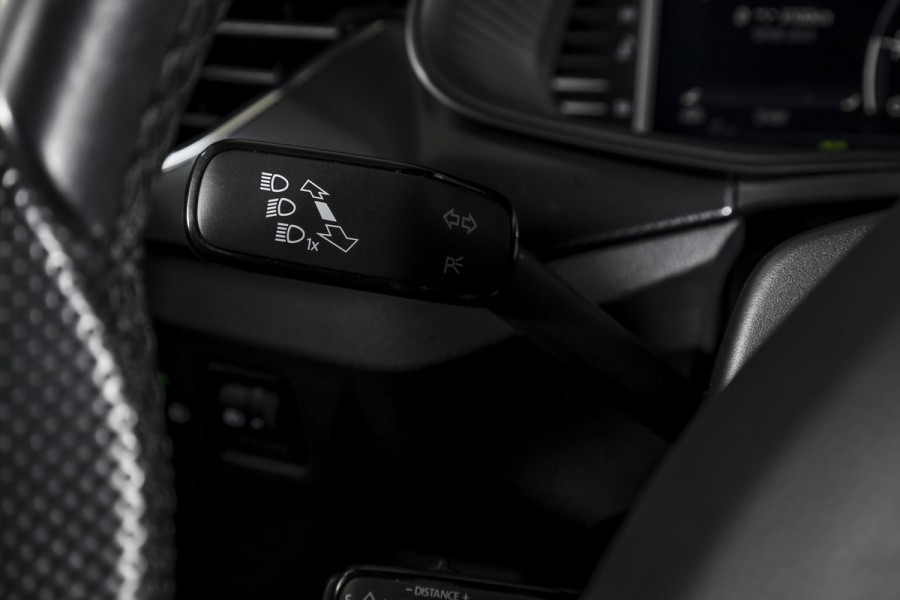 Škoda Kamiq 1.0 TSI 115 PK Sport Business - Automaat | Pano | Dig. Cockpit | Adapt. Cruise | Stoelverw. | PDC | Camera | NAV + App. Connect | ECC | Elek. Klep | Elek. Trekhaak | LM 18" |