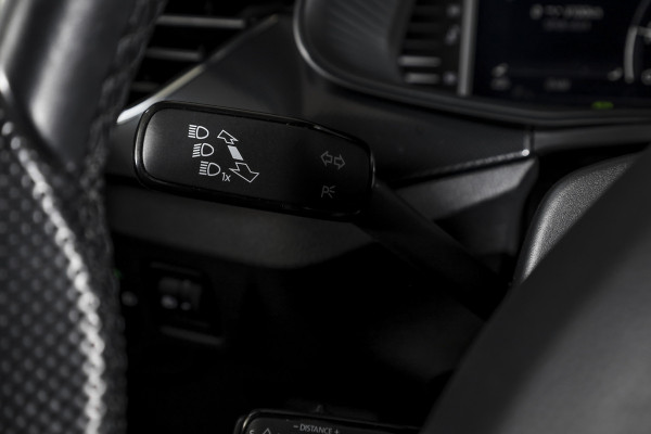 Škoda Kamiq 1.0 TSI 115 PK Sport Business - Automaat | Pano | Dig. Cockpit | Adapt. Cruise | Stoelverw. | PDC | Camera | NAV + App. Connect | ECC | Elek. Klep | Elek. Trekhaak | LM 18" |