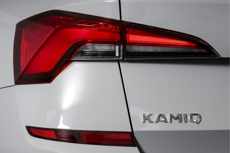 Škoda Kamiq 1.0 TSI 115 PK Sport Business - Automaat | Pano | Dig. Cockpit | Adapt. Cruise | Stoelverw. | PDC | Camera | NAV + App. Connect | ECC | Elek. Klep | Elek. Trekhaak | LM 18" |