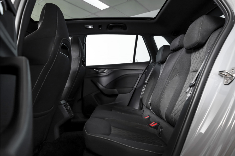 Škoda Kamiq 1.0 TSI 115 PK Sport Business - Automaat | Pano | Dig. Cockpit | Adapt. Cruise | Stoelverw. | PDC | Camera | NAV + App. Connect | ECC | Elek. Klep | Elek. Trekhaak | LM 18" |