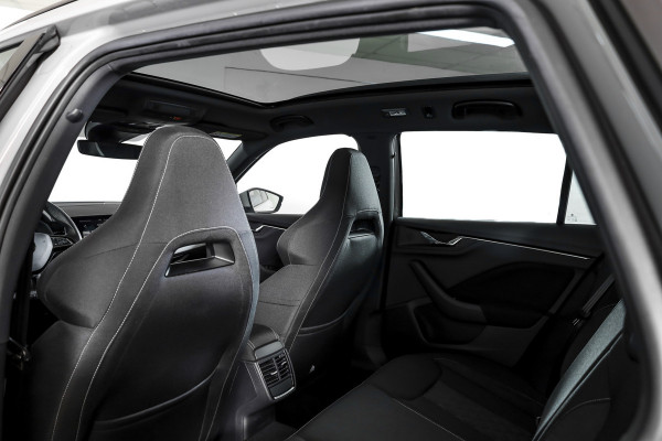 Škoda Kamiq 1.0 TSI 115 PK Sport Business - Automaat | Pano | Dig. Cockpit | Adapt. Cruise | Stoelverw. | PDC | Camera | NAV + App. Connect | ECC | Elek. Klep | Elek. Trekhaak | LM 18" |