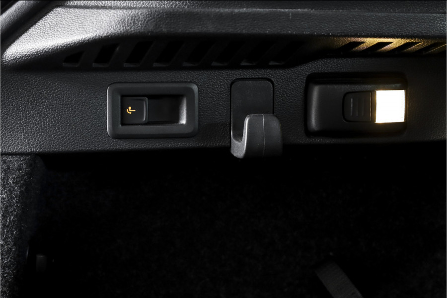 Škoda Kamiq 1.0 TSI 115 PK Sport Business - Automaat | Pano | Dig. Cockpit | Adapt. Cruise | Stoelverw. | PDC | Camera | NAV + App. Connect | ECC | Elek. Klep | Elek. Trekhaak | LM 18" |