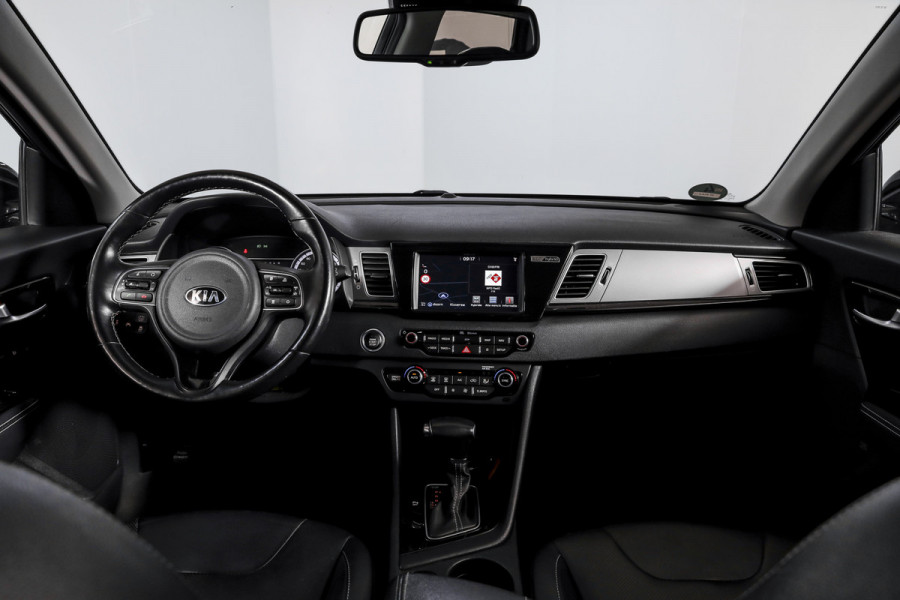 Kia Niro 1.6 GDi Hybrid ExecutiveLine - Automaat Orig. NL | S/K-Dak | Adapt. Cruise | Stoel-+Stuurverw. | PDC | Camera | NAV + App. Connect  | ECC | JBL | Afn. Trekhaak | LM 18" |