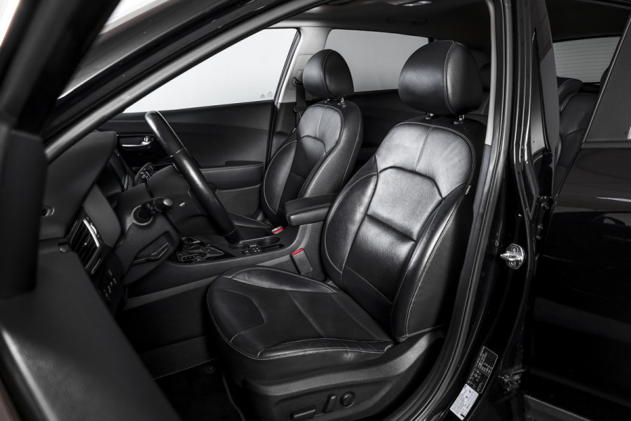 Kia Niro 1.6 GDi Hybrid ExecutiveLine - Automaat Orig. NL | S/K-Dak | Adapt. Cruise | Stoel-+Stuurverw. | PDC | Camera | NAV + App. Connect  | ECC | JBL | Afn. Trekhaak | LM 18" |