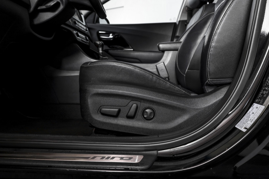 Kia Niro 1.6 GDi Hybrid ExecutiveLine - Automaat Orig. NL | S/K-Dak | Adapt. Cruise | Stoel-+Stuurverw. | PDC | Camera | NAV + App. Connect  | ECC | JBL | Afn. Trekhaak | LM 18" |