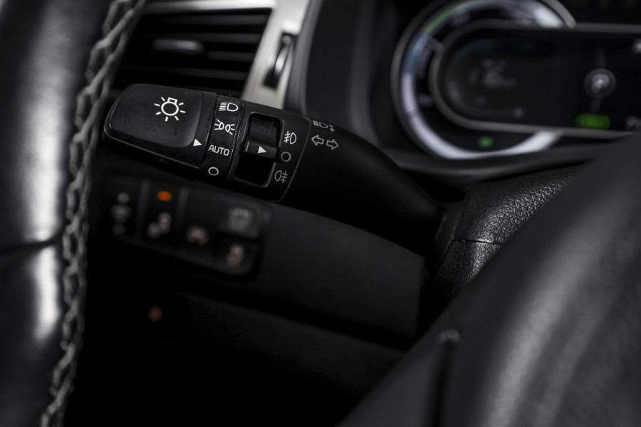 Kia Niro 1.6 GDi Hybrid ExecutiveLine - Automaat Orig. NL | S/K-Dak | Adapt. Cruise | Stoel-+Stuurverw. | PDC | Camera | NAV + App. Connect  | ECC | JBL | Afn. Trekhaak | LM 18" |