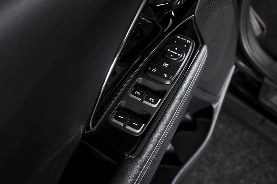 Kia Niro 1.6 GDi Hybrid ExecutiveLine - Automaat Orig. NL | S/K-Dak | Adapt. Cruise | Stoel-+Stuurverw. | PDC | Camera | NAV + App. Connect  | ECC | JBL | Afn. Trekhaak | LM 18" |