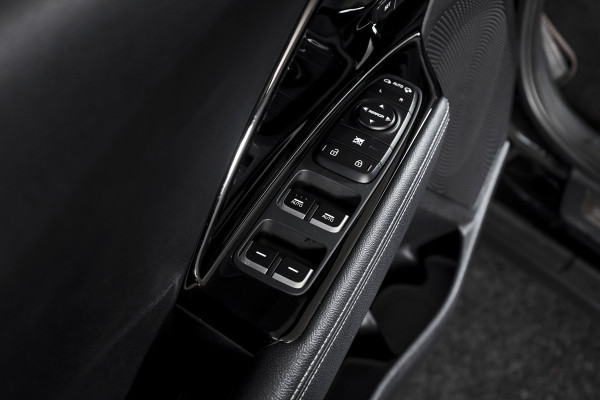 Kia Niro 1.6 GDi Hybrid ExecutiveLine - Automaat Orig. NL | S/K-Dak | Adapt. Cruise | Stoel-+Stuurverw. | PDC | Camera | NAV + App. Connect  | ECC | JBL | Afn. Trekhaak | LM 18" |