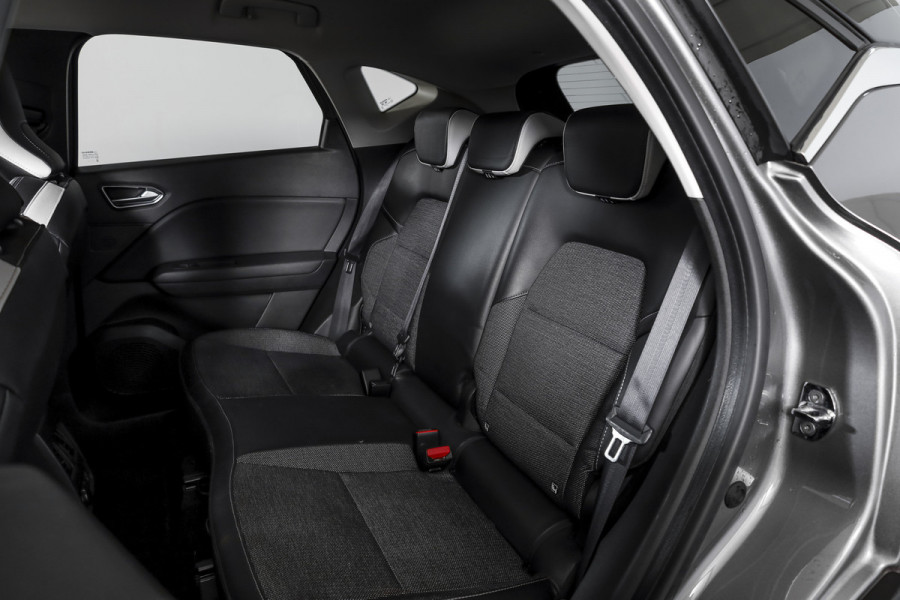 Renault Captur 1.3 TCe 130 Intens 130 PK - Automaat | Dig. Cockpit | Cruise | PDC | | Camera | NAV + App. Connect | ECC | Afn. Trekhaak | DAB | LM 18" |