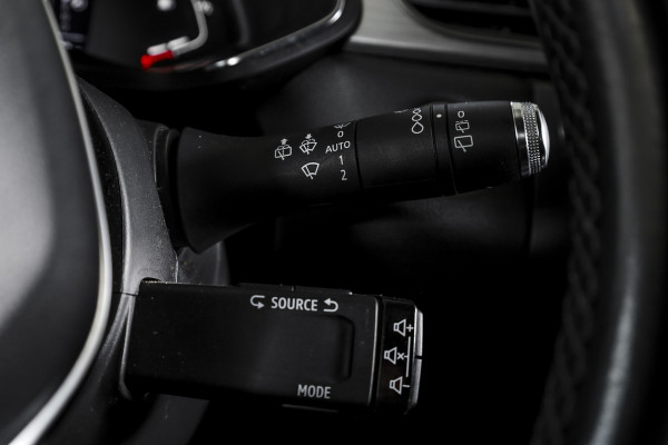 Renault Captur 1.3 TCe 130 Intens 130 PK - Automaat | Dig. Cockpit | Cruise | PDC | | Camera | NAV + App. Connect | ECC | Afn. Trekhaak | DAB | LM 18" |