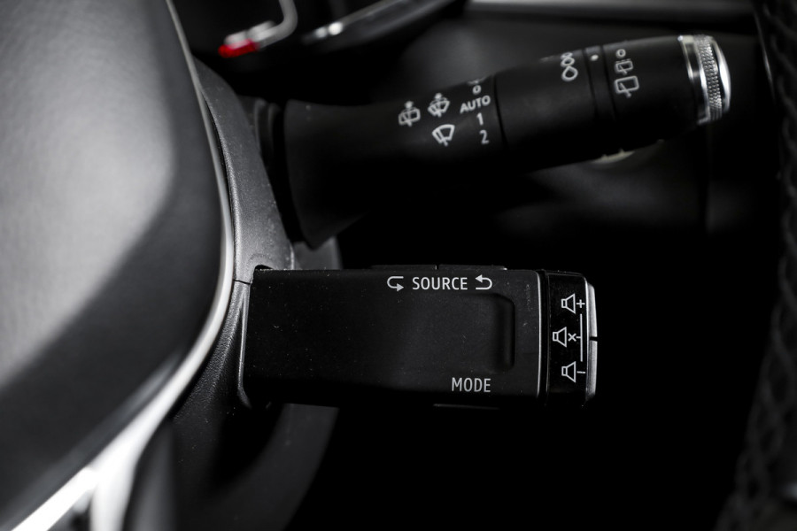 Renault Captur 1.3 TCe 130 Intens 130 PK - Automaat | Dig. Cockpit | Cruise | PDC | | Camera | NAV + App. Connect | ECC | Afn. Trekhaak | DAB | LM 18" |