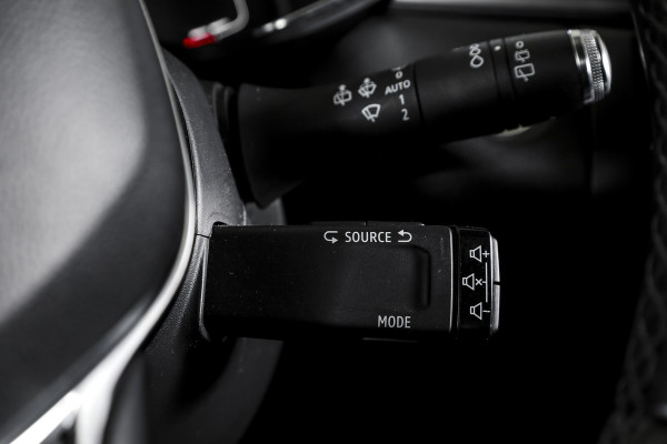 Renault Captur 1.3 TCe 130 Intens 130 PK - Automaat | Dig. Cockpit | Cruise | PDC | | Camera | NAV + App. Connect | ECC | Afn. Trekhaak | DAB | LM 18" |