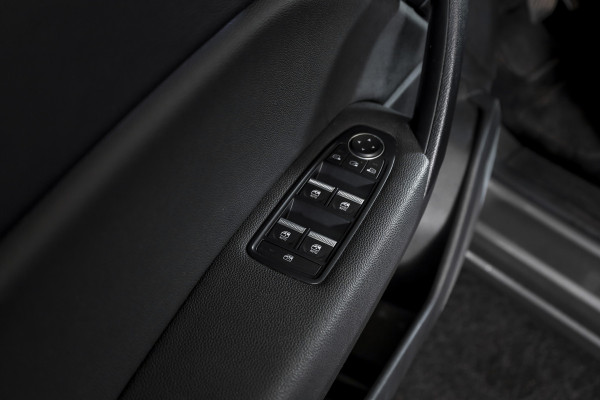 Renault Captur 1.3 TCe 130 Intens 130 PK - Automaat | Dig. Cockpit | Cruise | PDC | | Camera | NAV + App. Connect | ECC | Afn. Trekhaak | DAB | LM 18" |