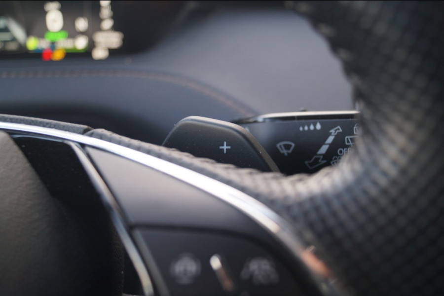 Škoda ENYAQ iV 80 First Edition High -PANO-LEER-LED-TREKHAAK-