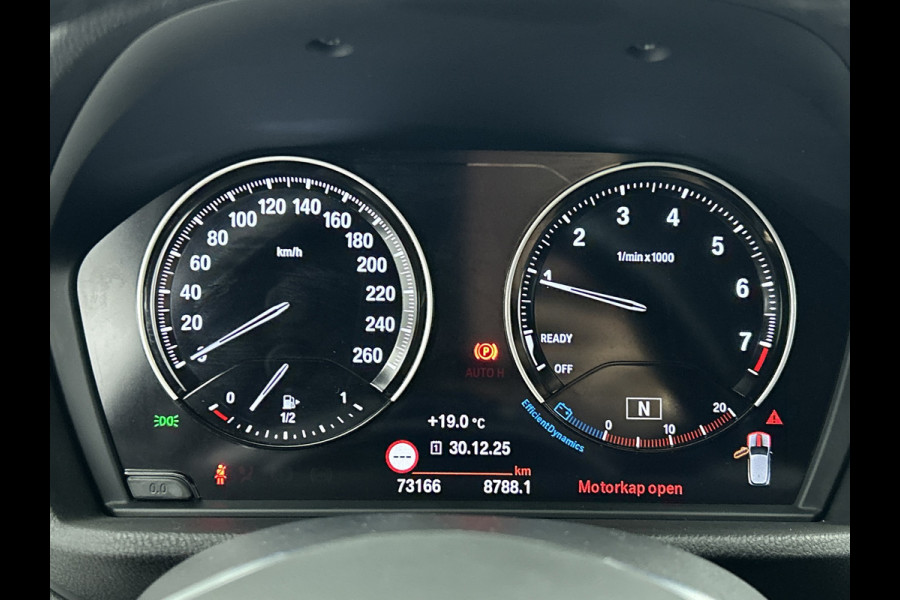 BMW X2 SDrive18i Executive(Dealer OnderH, Navi, StoelV, Camera, Parkeersensoren, Climate Con, Etc)