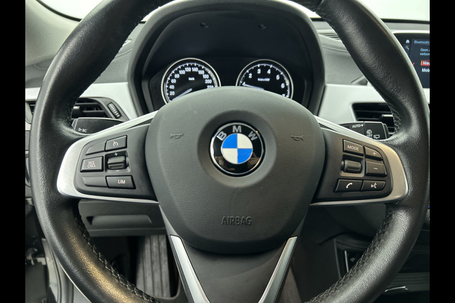 BMW X2 SDrive18i Executive(Dealer OnderH, Navi, StoelV, Camera, Parkeersensoren, Climate Con, Etc)