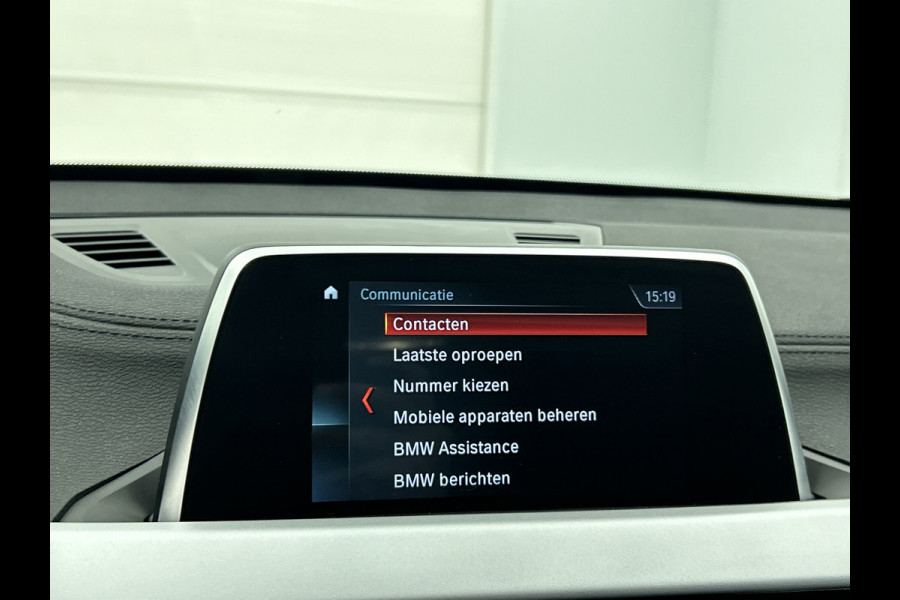 BMW X2 SDrive18i Executive(Dealer OnderH, Navi, StoelV, Camera, Parkeersensoren, Climate Con, Etc)