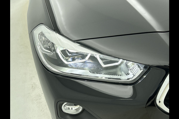 BMW X2 SDrive18i Executive(Dealer OnderH, Navi, StoelV, Camera, Parkeersensoren, Climate Con, Etc)